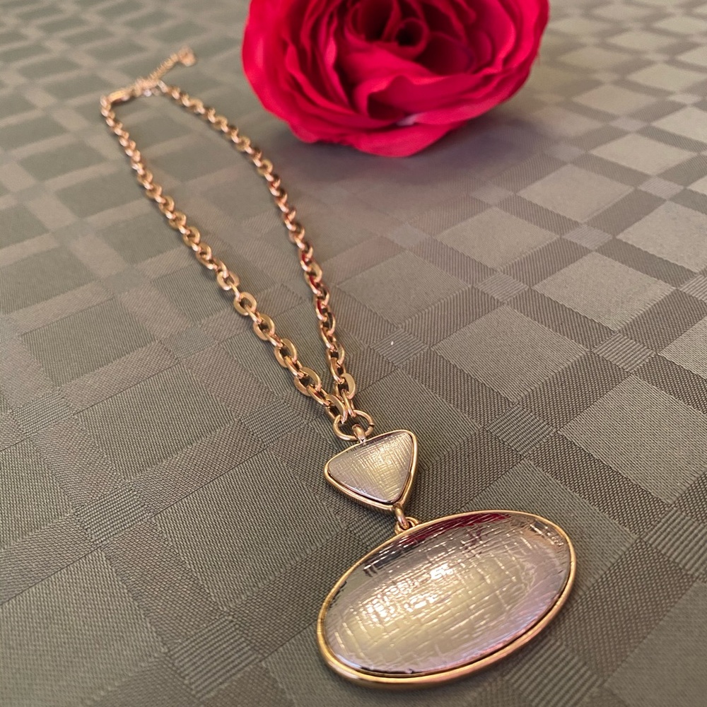 NWOT Pendant Necklace